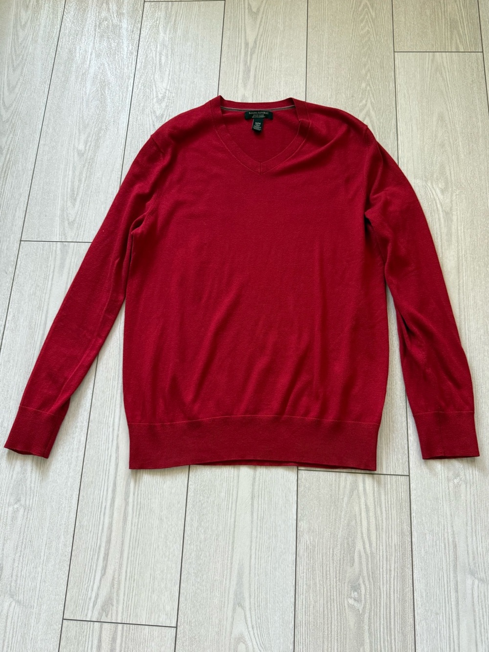 Banana Republic silk cotton cashmere red V-neck sweater men’s medium long sleeve